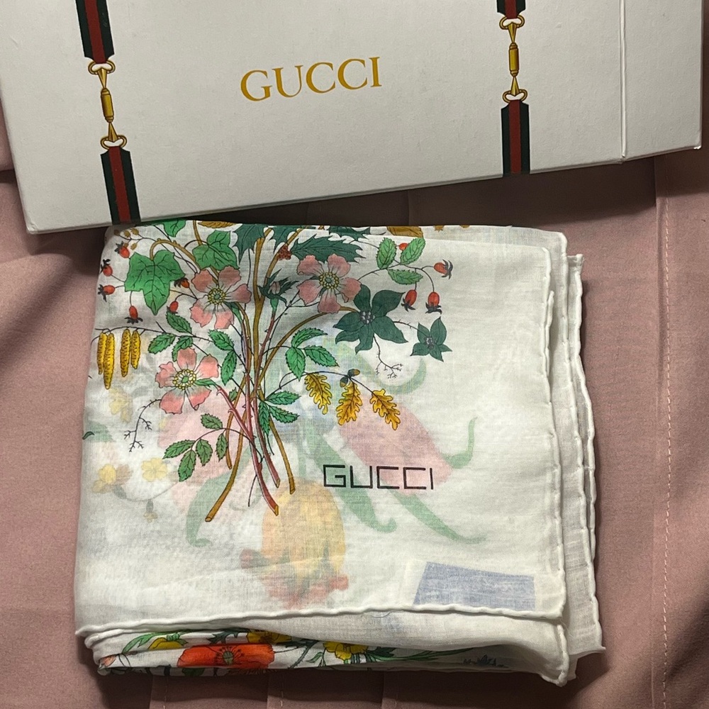 🌸Gucci Botanical Print Scarf 🌸